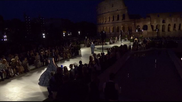 Casa Fendi, omagiu regretatului Karl Lagerfeld. Show lângă Colosseum