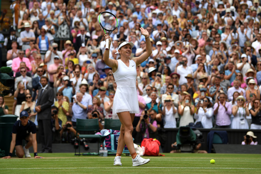 Primele imagini cu Simona Halep cu trofeul de la Wimbledon. GALERIE FOTO - Imaginea 9