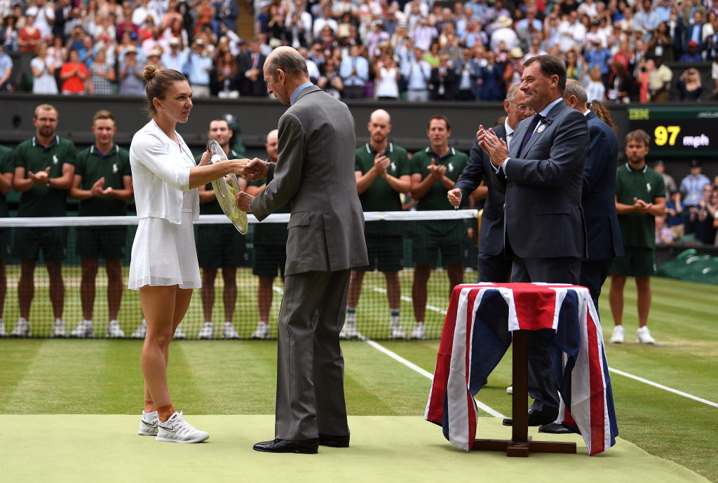 Primele imagini cu Simona Halep cu trofeul de la Wimbledon. GALERIE FOTO - Imaginea 15