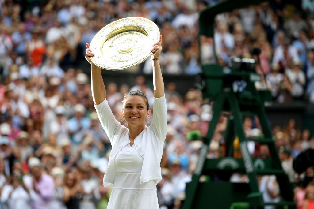 Primele imagini cu Simona Halep cu trofeul de la Wimbledon. GALERIE FOTO - Imaginea 14