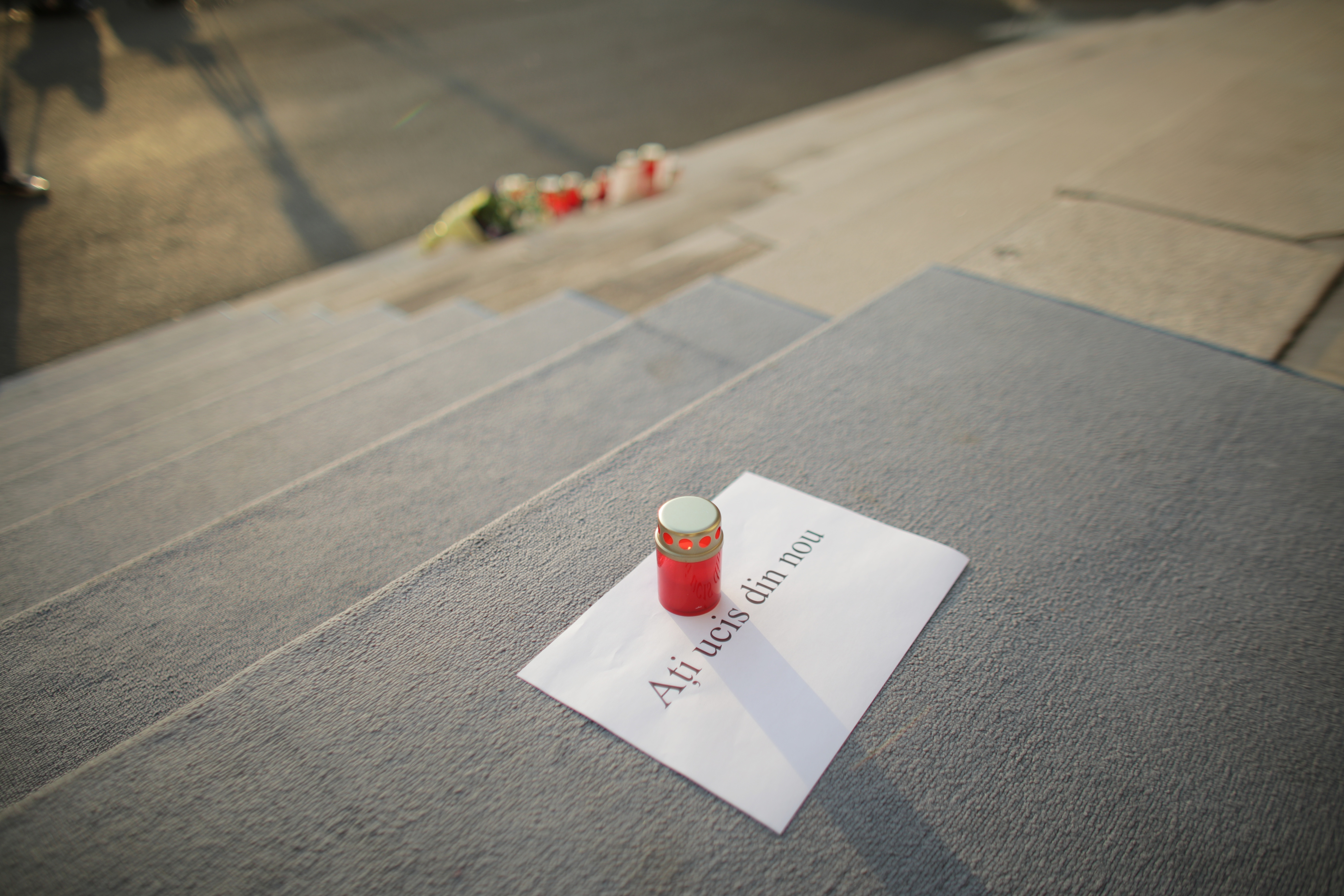 Protest tăcut la sediul MAI, după cazul Caracal. ”Ați ucis din nou”. GALERIE FOTO - Imaginea 3