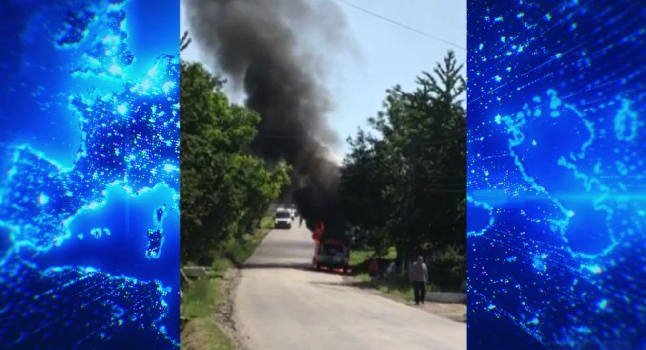 Clipe dramatice pentru un șofer din Bacău, după ce camioneta sa a luat foc