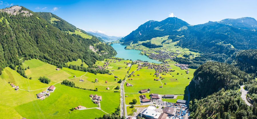 Elveția va oferi bogaților lumii depozite săpate în stâncă la poalele Munţilor Alpi