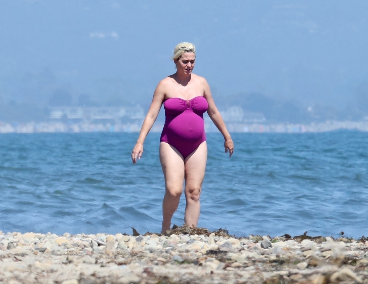 Cum arată Katy Perry înainte să nască. Cântăreața de 35 de ani a fost surprinsă la plajă. GALERIE FOTO - Imaginea 7