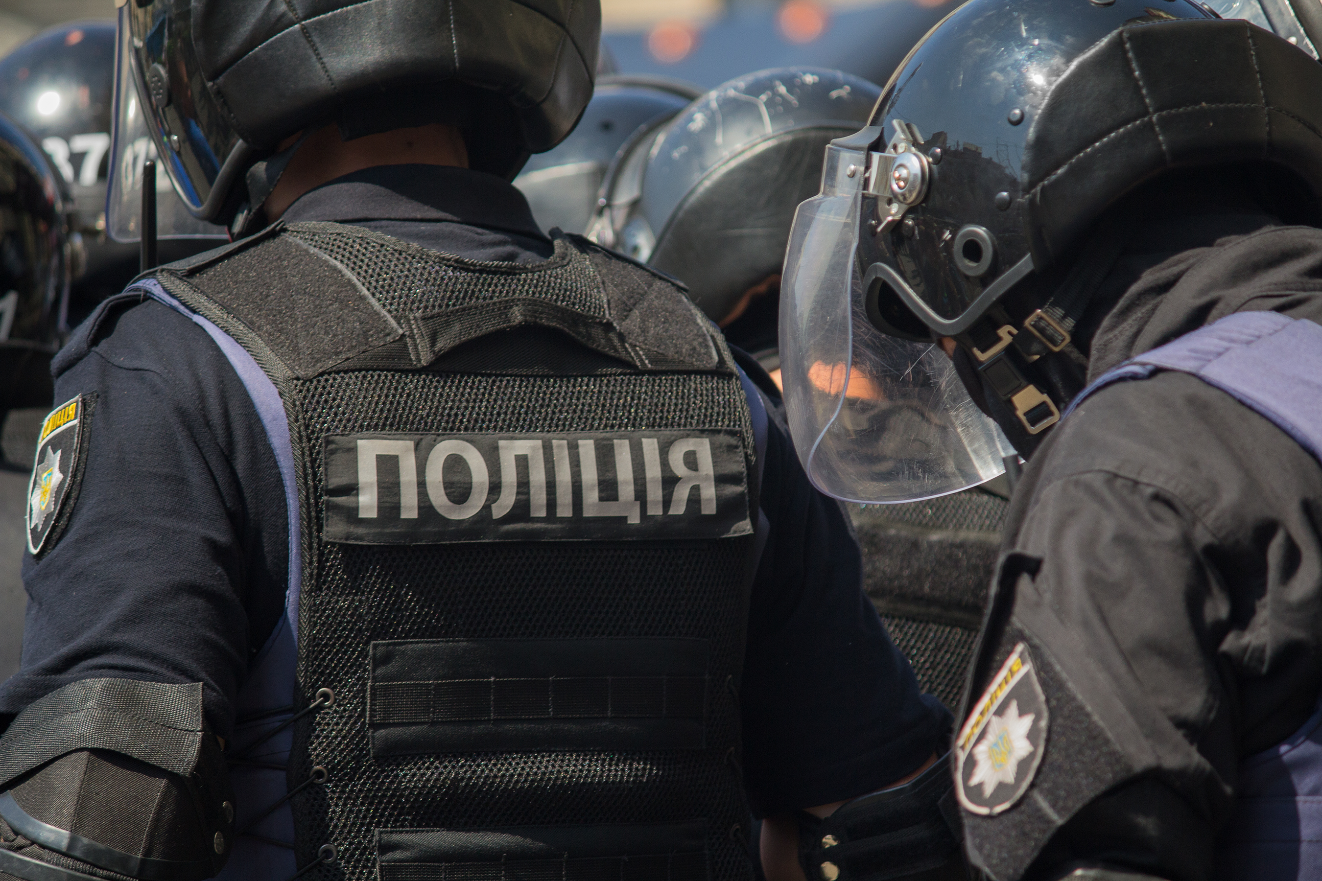 Un polițist a fost luat ostatic de un bărbat înarmat cu o grenadă în Ucraina