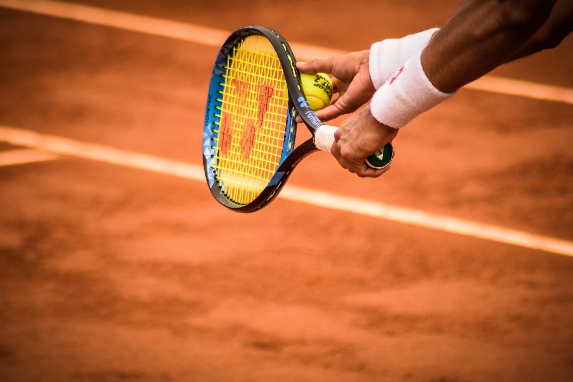 (P) Descoperă detaliile unei strategii simple de pariuri sportive online pe tenis!