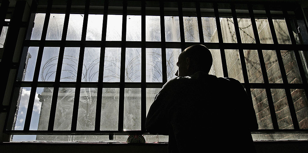 „Ucigașul de bătrâne” din Italia s-a sinucis în închisoare. De ce a pretins că e român