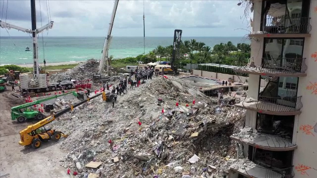 Clădirea din Miami, prăbuşită parţial în urmă cu aproape două săptămâni, a fost demolată