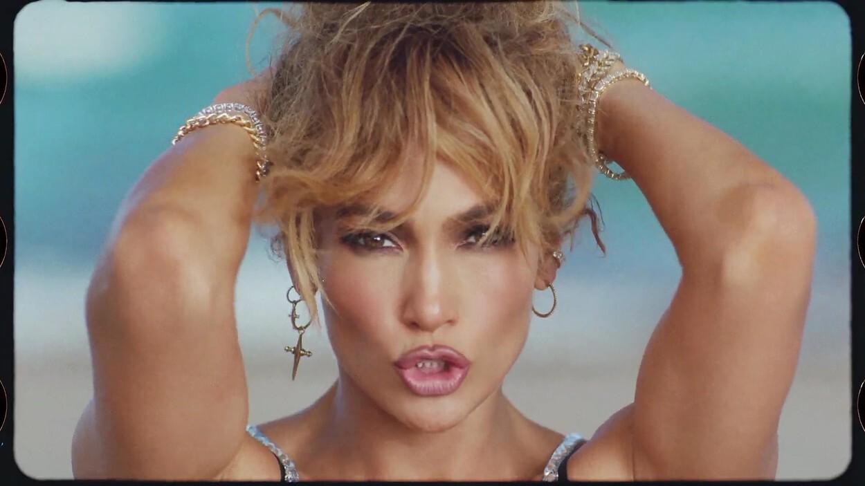 Jennifer Lopez, în ipostaze incendiare într-un nou videoclip. Mesajul ascuns din versuri - Imaginea 1