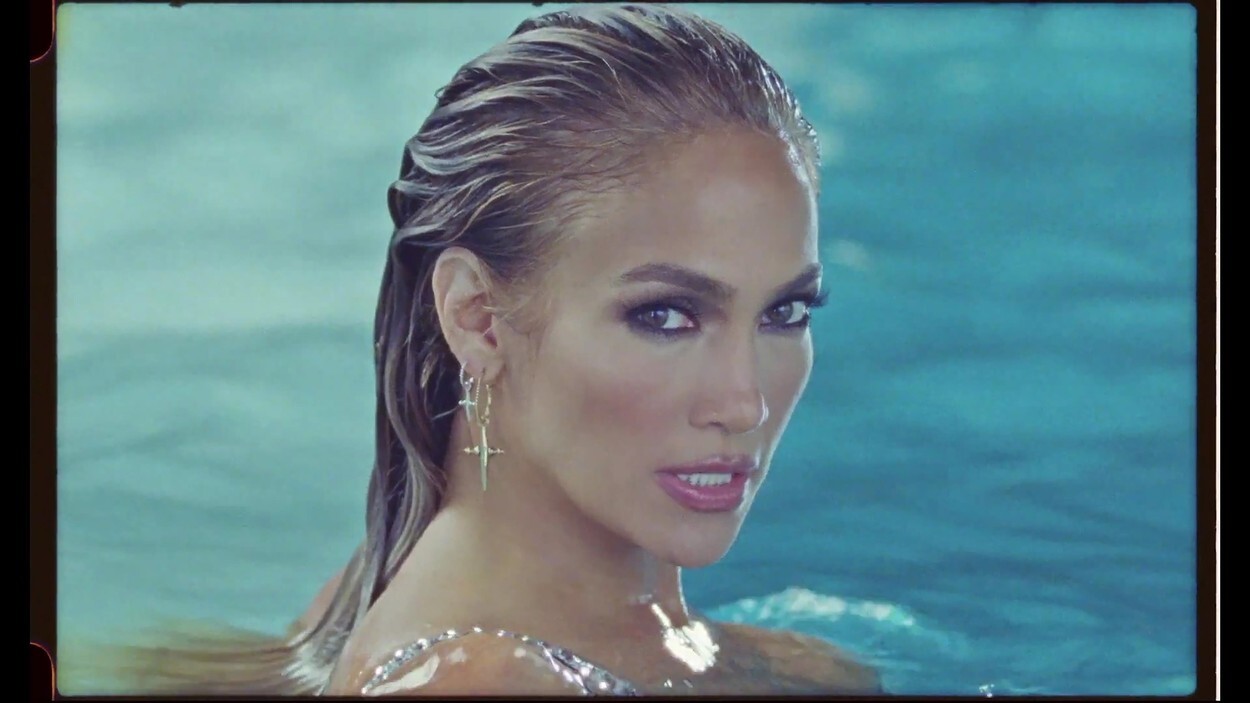 Jennifer Lopez, în ipostaze incendiare într-un nou videoclip. Mesajul ascuns din versuri - Imaginea 2