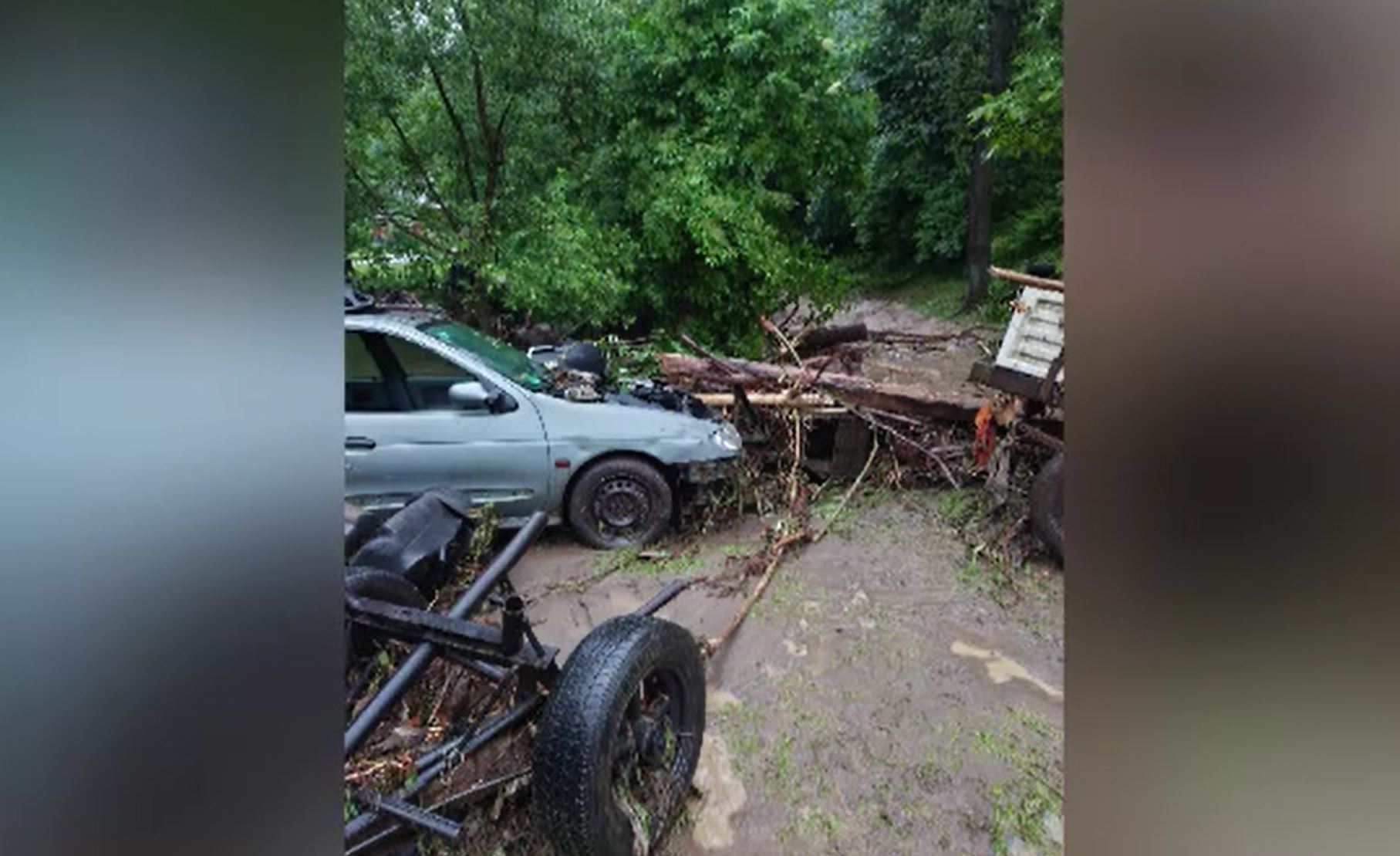 Mai multe zone din România, devastate de ploile abundente. Oamenii au fost avertizați prin RO-Alert