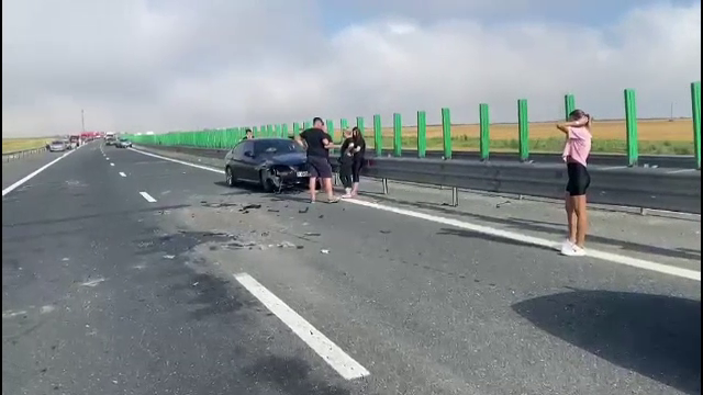 Foto Accident Pe Autostradă In Apropiere De Locul Unde Tir Ul S A Izbit De Parapet
