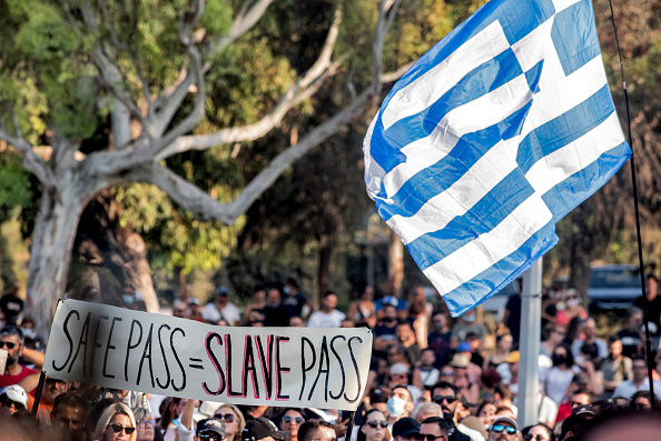 Proteste față de restricțiile anti-Covid, în Cipru. Un post de televiziune a fost atacat. GALERIE FOTO - Imaginea 4