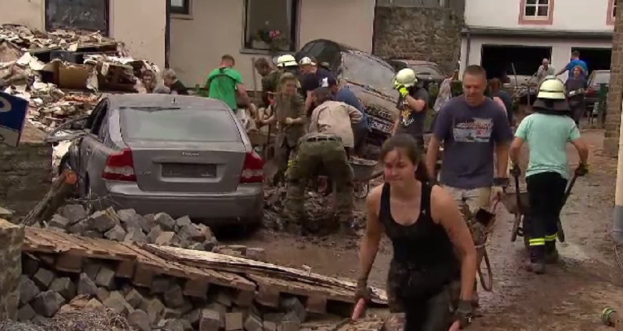 Zeci de români au fost surprinsi în mijlocul inundațiilor devastatoare din Germania: „Mulți au pierdut totul”