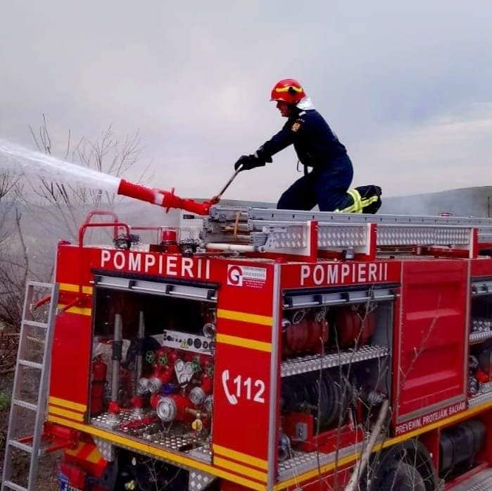 Incendiu la un centru de încărcare a buteliilor, din Prahova: Două persoane au arsuri grave