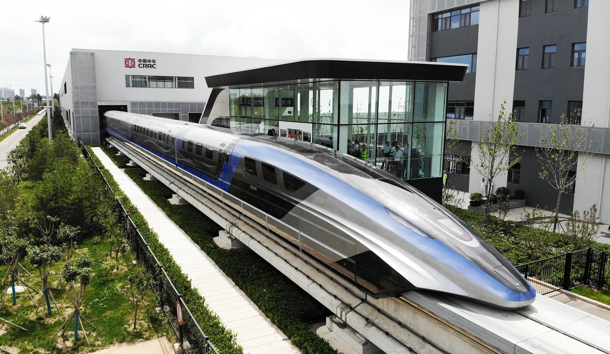 China a prezentat un tren care merge cu 600 km/h VIDEO & FOTO - Imaginea 1
