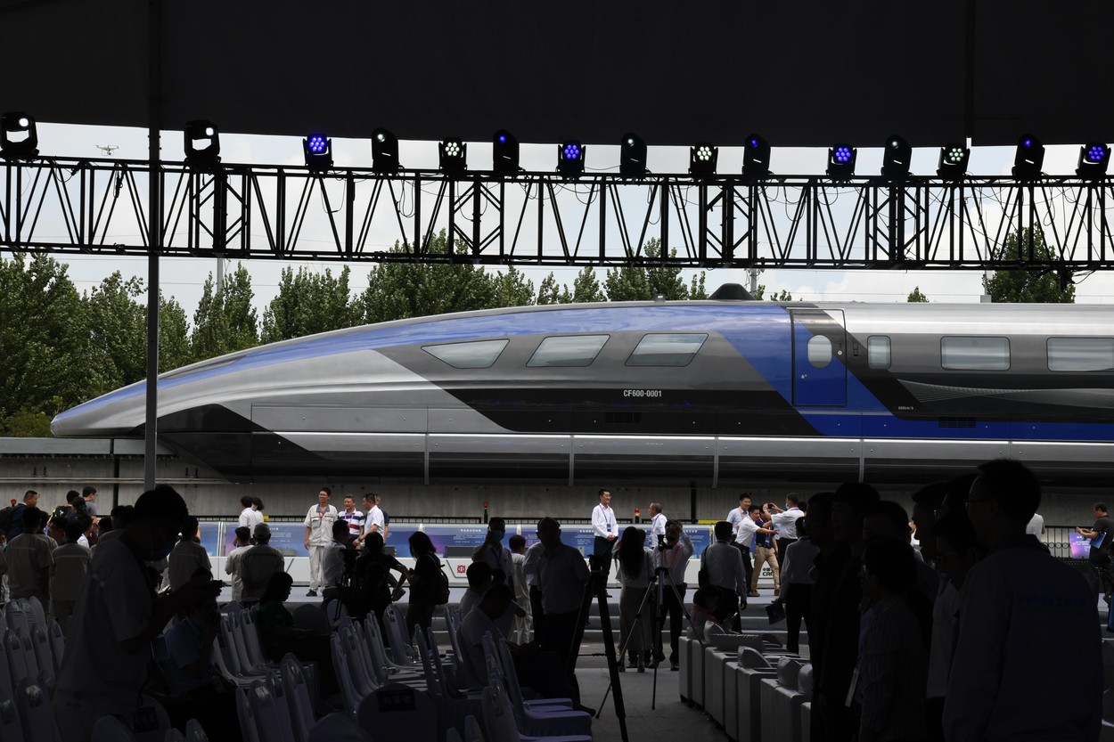 China a prezentat un tren care merge cu 600 km/h VIDEO & FOTO - Imaginea 3
