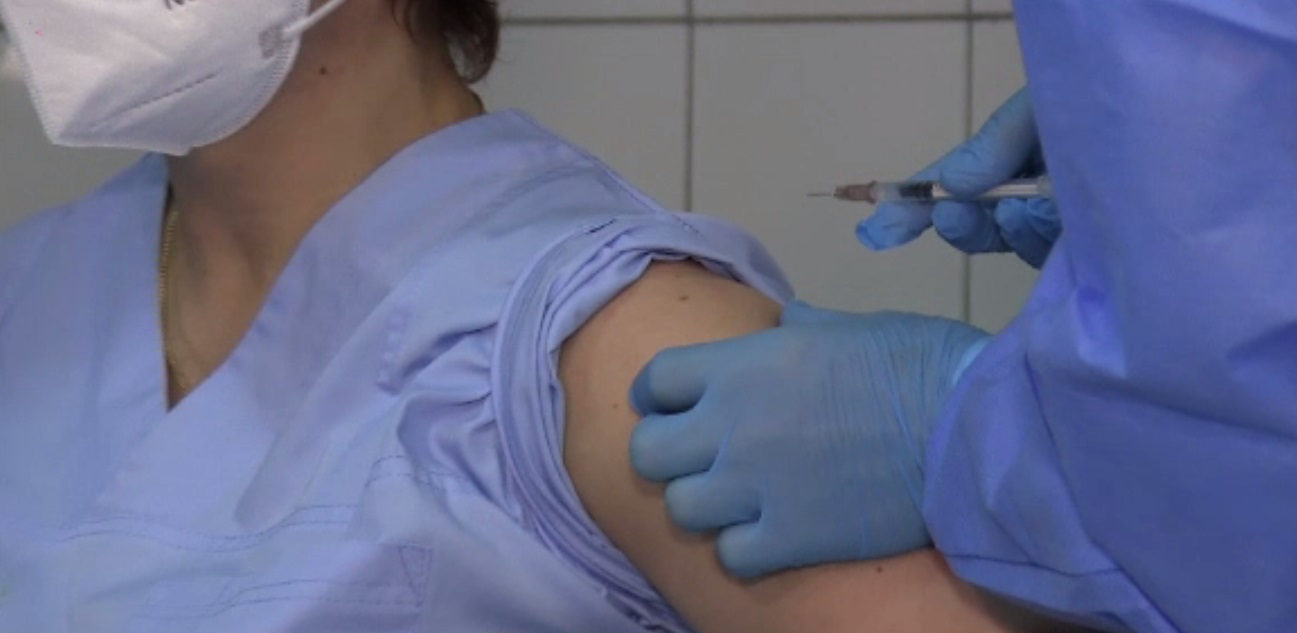 România a atins pragul de 5 milioane de persoane vaccinate, la două luni după termenul stabilit de Florin Cîțu
