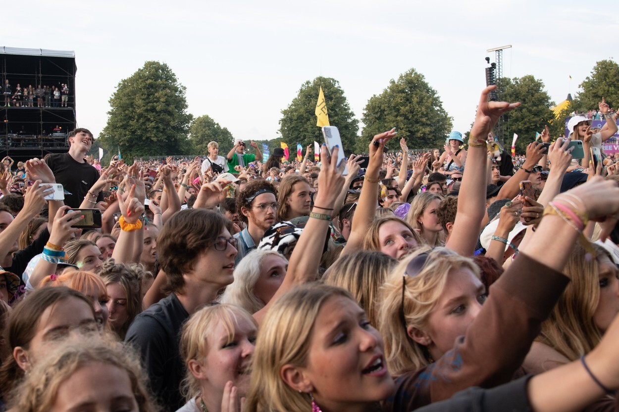 Mii de tineri participă la un festival de muzică în UK, fără restricții. GALERIE FOTO - Imaginea 1