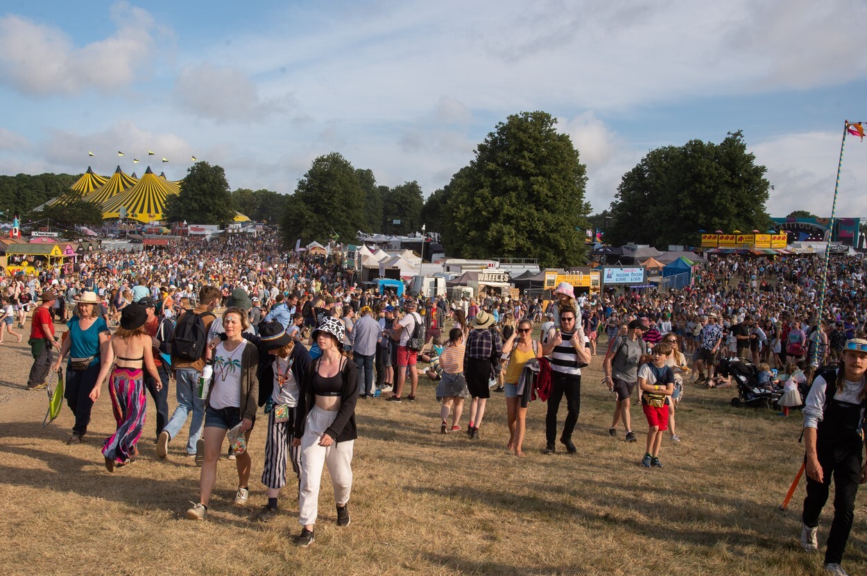 Mii de tineri participă la un festival de muzică în UK, fără restricții. GALERIE FOTO - Imaginea 3