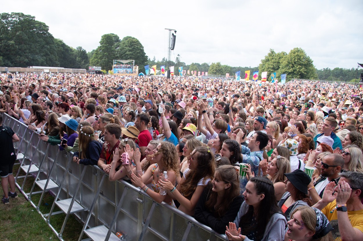 Mii de tineri participă la un festival de muzică în UK, fără restricții. GALERIE FOTO - Imaginea 6