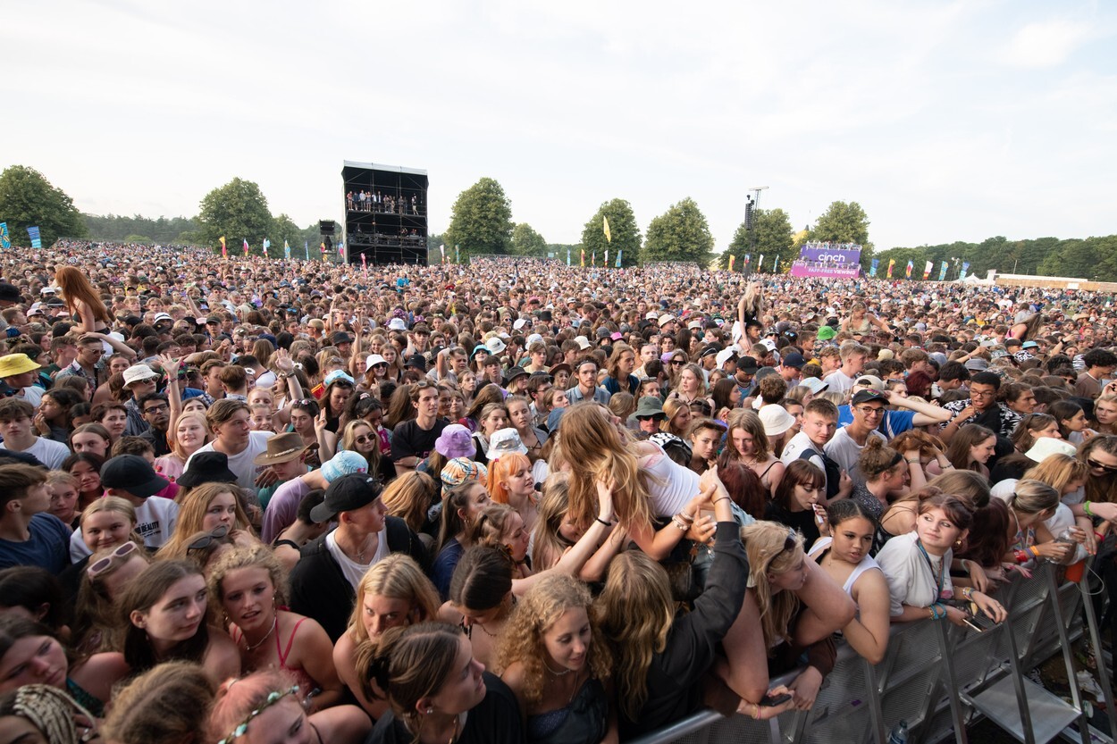 Mii de tineri participă la un festival de muzică în UK, fără restricții. GALERIE FOTO - Imaginea 7