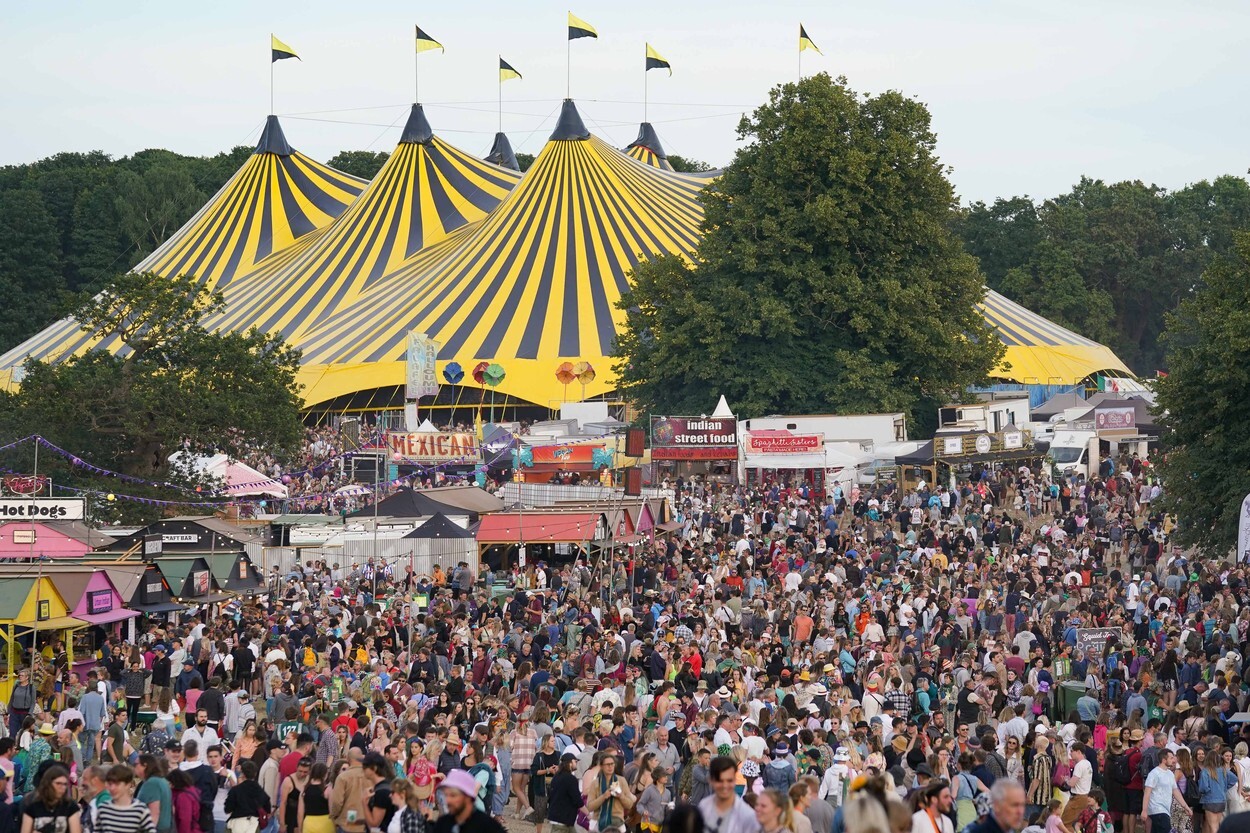 Mii de tineri participă la un festival de muzică în UK, fără restricții. GALERIE FOTO - Imaginea 9