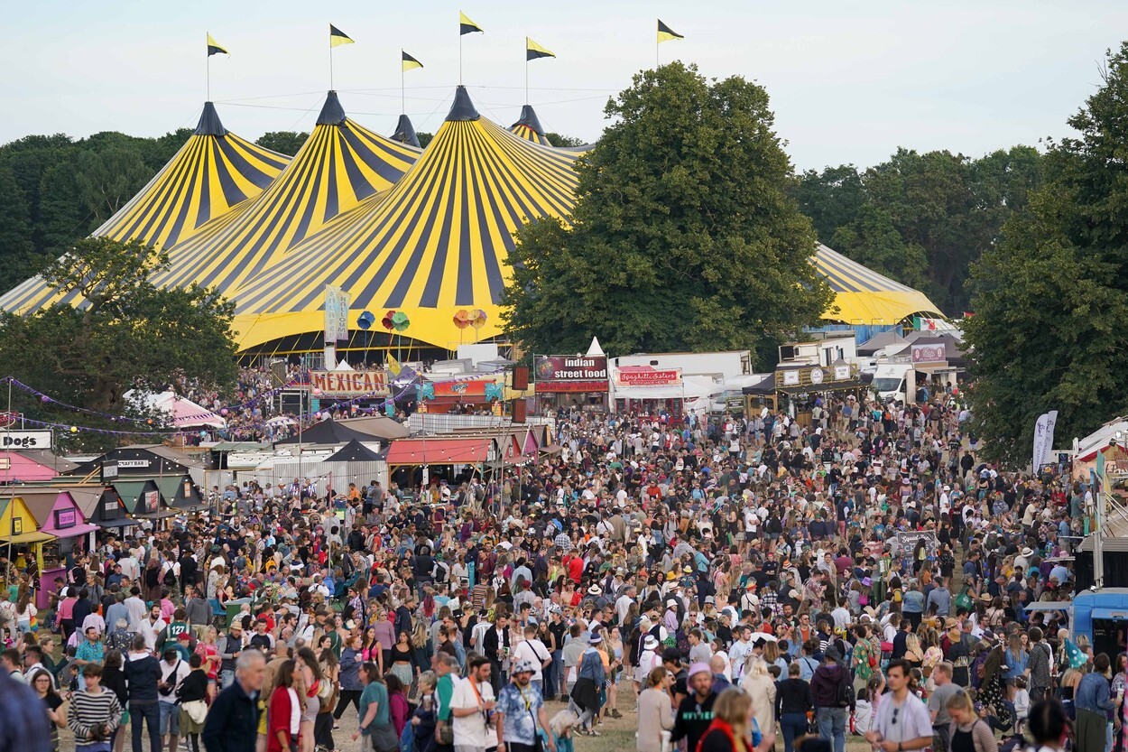 Mii de tineri participă la un festival de muzică în UK, fără restricții. GALERIE FOTO - Imaginea 10