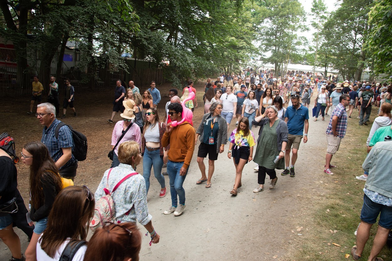 Mii de tineri participă la un festival de muzică în UK, fără restricții. GALERIE FOTO - Imaginea 11