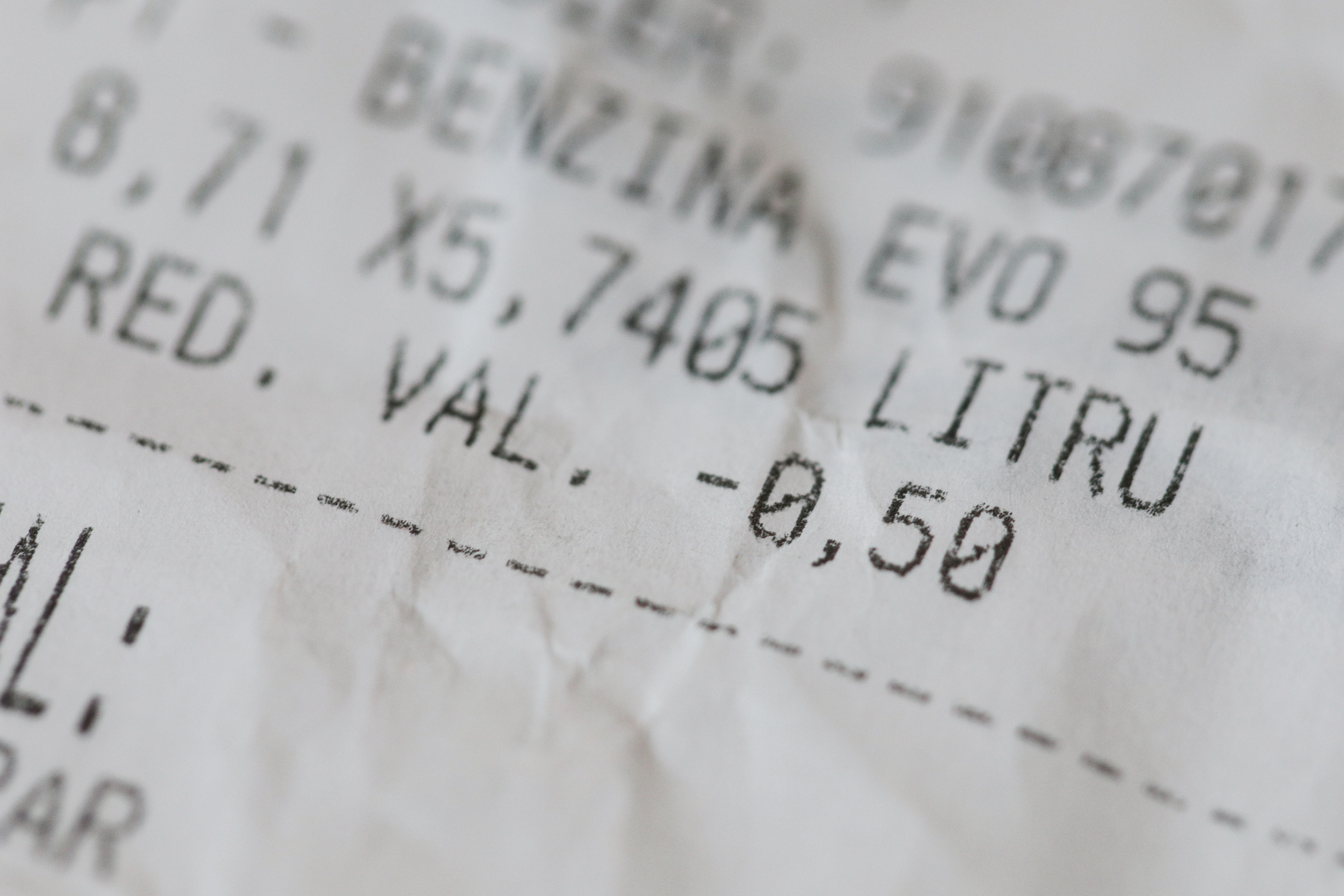 Cât costă vineri un litru de benzină la o zi după ce Guvernul a compensat prețul - Imaginea 6