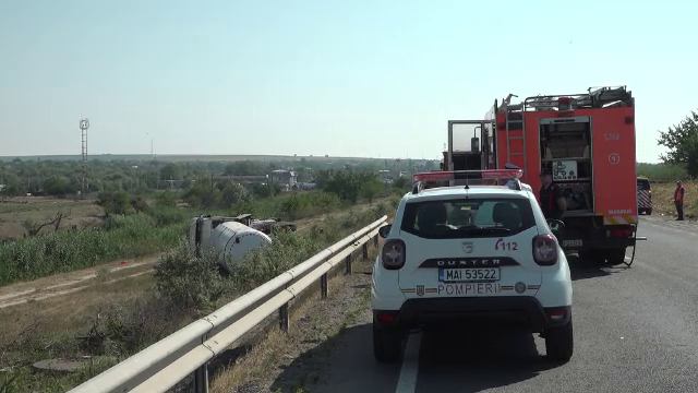 Pericol de explozie la punctul de trece a frontierei Galați. Un ucrainean s-a răsturnat cu cisterna după ce i s-a făcut rău