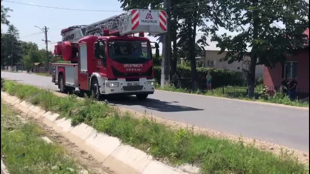 Panică într-o localitate din Dâmbovița. Un incendiu violent a izbucnit la un supermarket