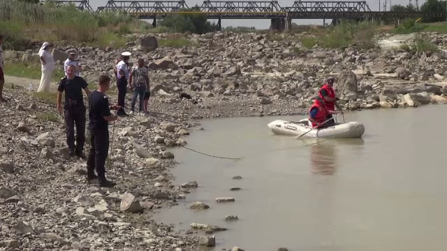 Trupul băiatul de 18 ani care s-a înecat salvându-și sora din râul Moldova a fost găsit. Sora lui a murit la spital
