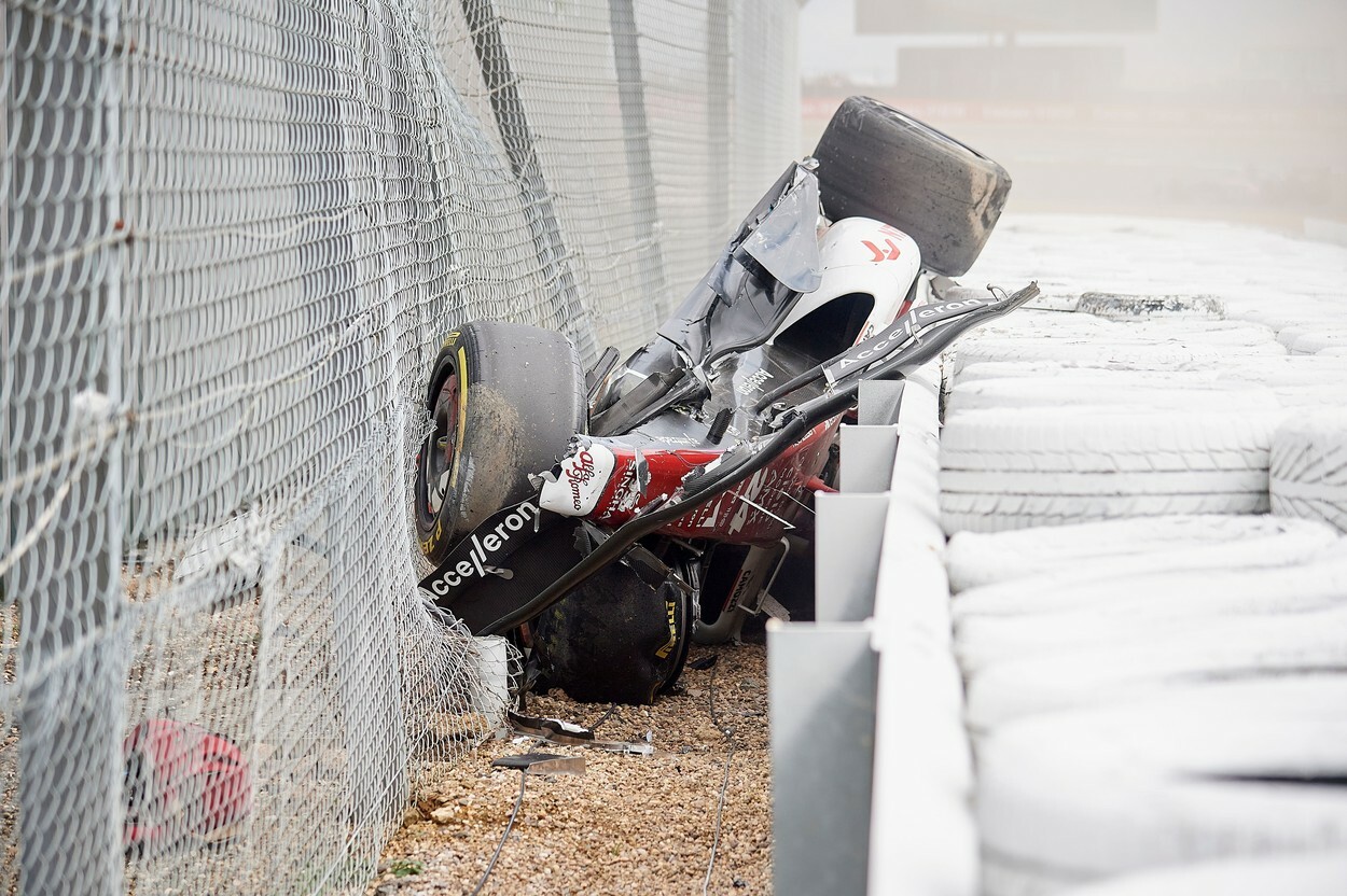 Cum arată monopostul lui Zhou Guanyu după accidentul din cursa de F1 de la Silversone - GALERIE FOTO - Imaginea 2