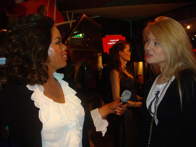 Alexandra Ignat s-a fotografiat cu Oprah si Madonna, la Amsterdam