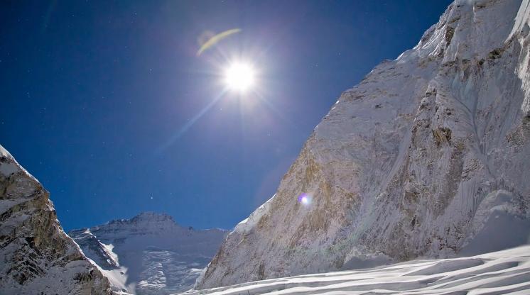 Horia Colibasanu a ajuns in tabara Muntelui Everest. Va incerca o ruta noua pentru a cuceri cel mai inat varf din lume