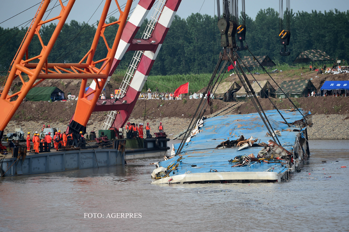 Bilantul accidentului de feribot din China a ajuns la 396 de morti. 