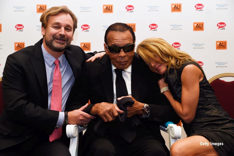 Legenda boxului Muhammad Ali este internat in spital, conectat la aparate. Familia e pregatita pentru cel mai negru scenariu
