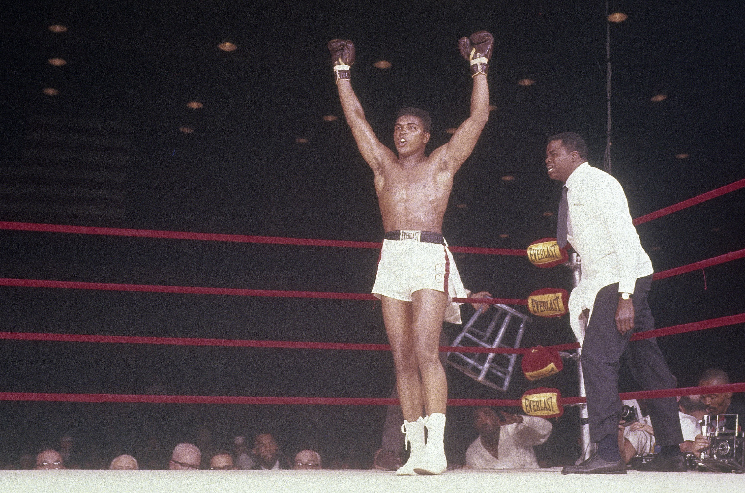 Muhammad Ali, supranumit THE GREATEST, a murit la 74 de ani
