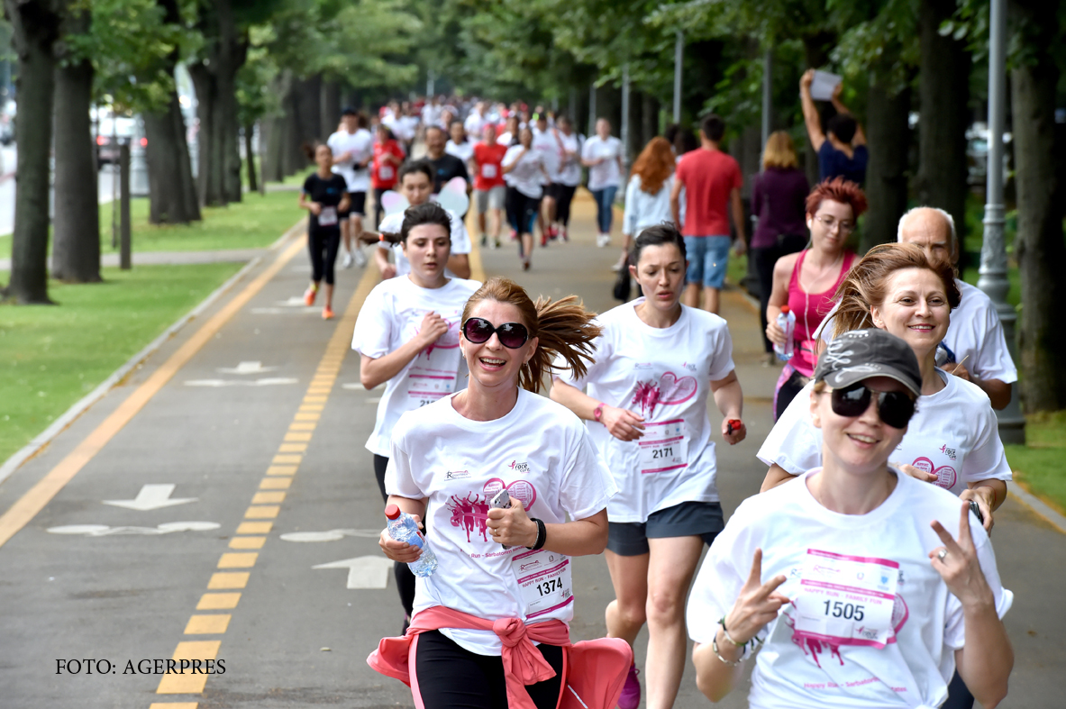Mii de oameni au alergat sambata la crosul Happy Run, dedicat prevenirii cancerului la san. Mesajul transmis de Andreea Esca