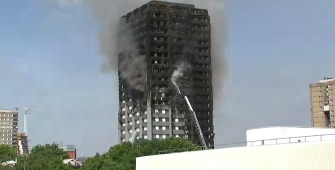 Incendiu violent la Londra. Turn cu 27 de etaje cuprins de flacari: 12 morti, 74 de raniti - 20 in stare critica - Imaginea 6