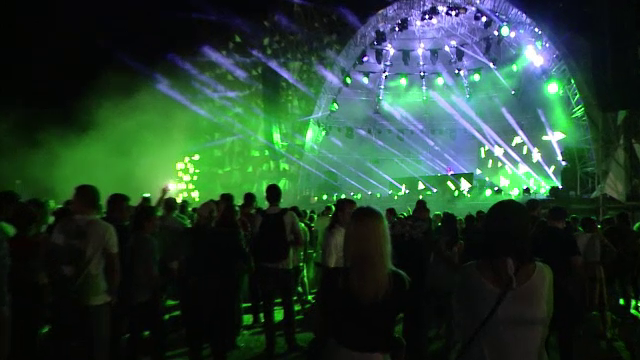 Zeci de mii de oameni, in ultima seara a festivalului After Hills, din Iasi. Atmosfera incendiata la concertul DJ-ului ATB