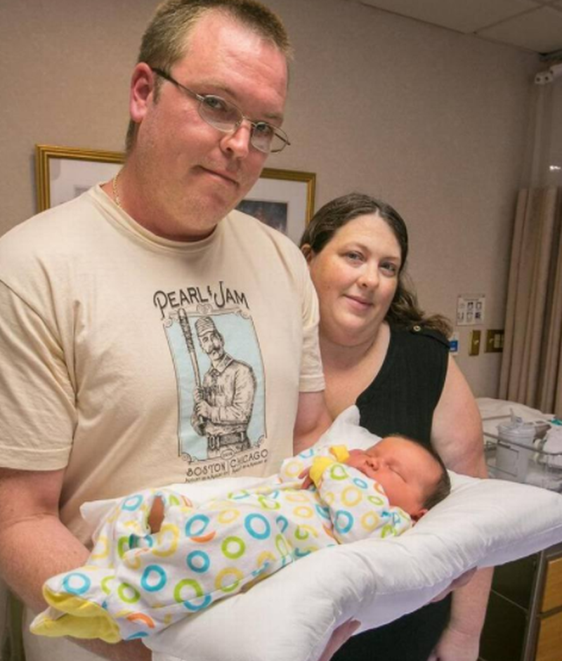 O americanca a nascut inainte de termen un bebelus a carui greutate a doborat recordul maternitatii. Ce planuri are tatal sau