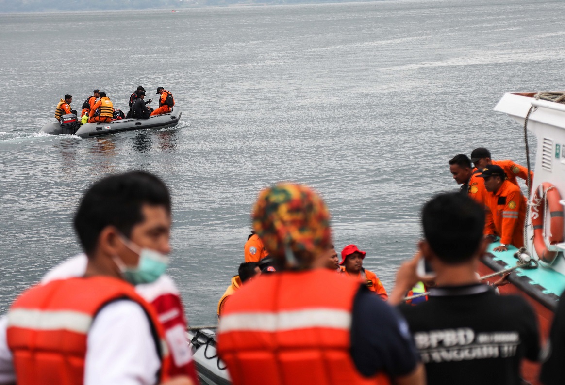 Aproape 200 de morţi, după scufundarea unui feribot pe un lac din Indonezia