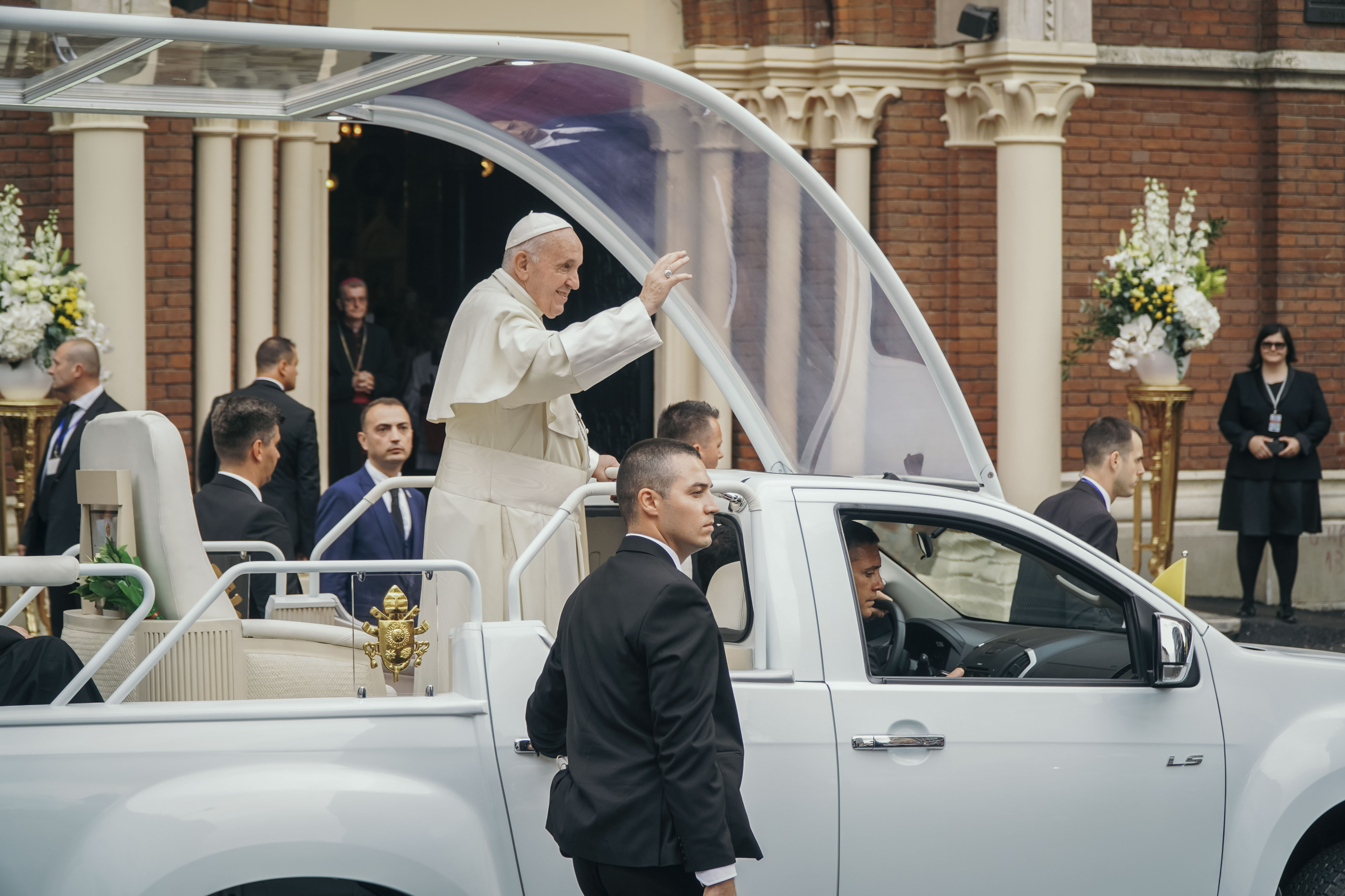 Papa Francisc în România. 150.000 de pelerini au fost alături de Papă, la Iași, în a doua zi a vizitei. VIDEO - Imaginea 2