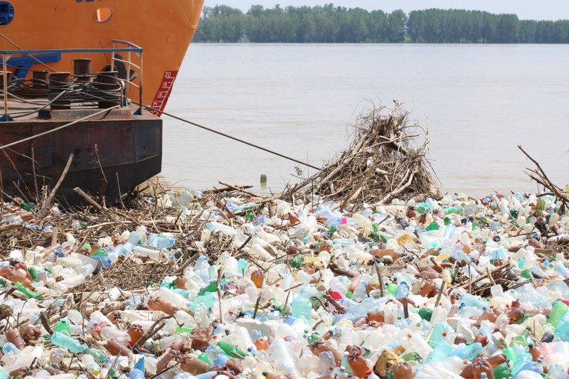 Poluare pe Dunăre. Video cu tonele de deșeuri strânse la Galați, după inundații - Imaginea 2
