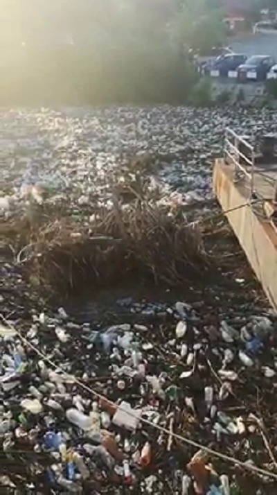 Poluare pe Dunăre. Video cu tonele de deșeuri strânse la Galați, după inundații - Imaginea 8
