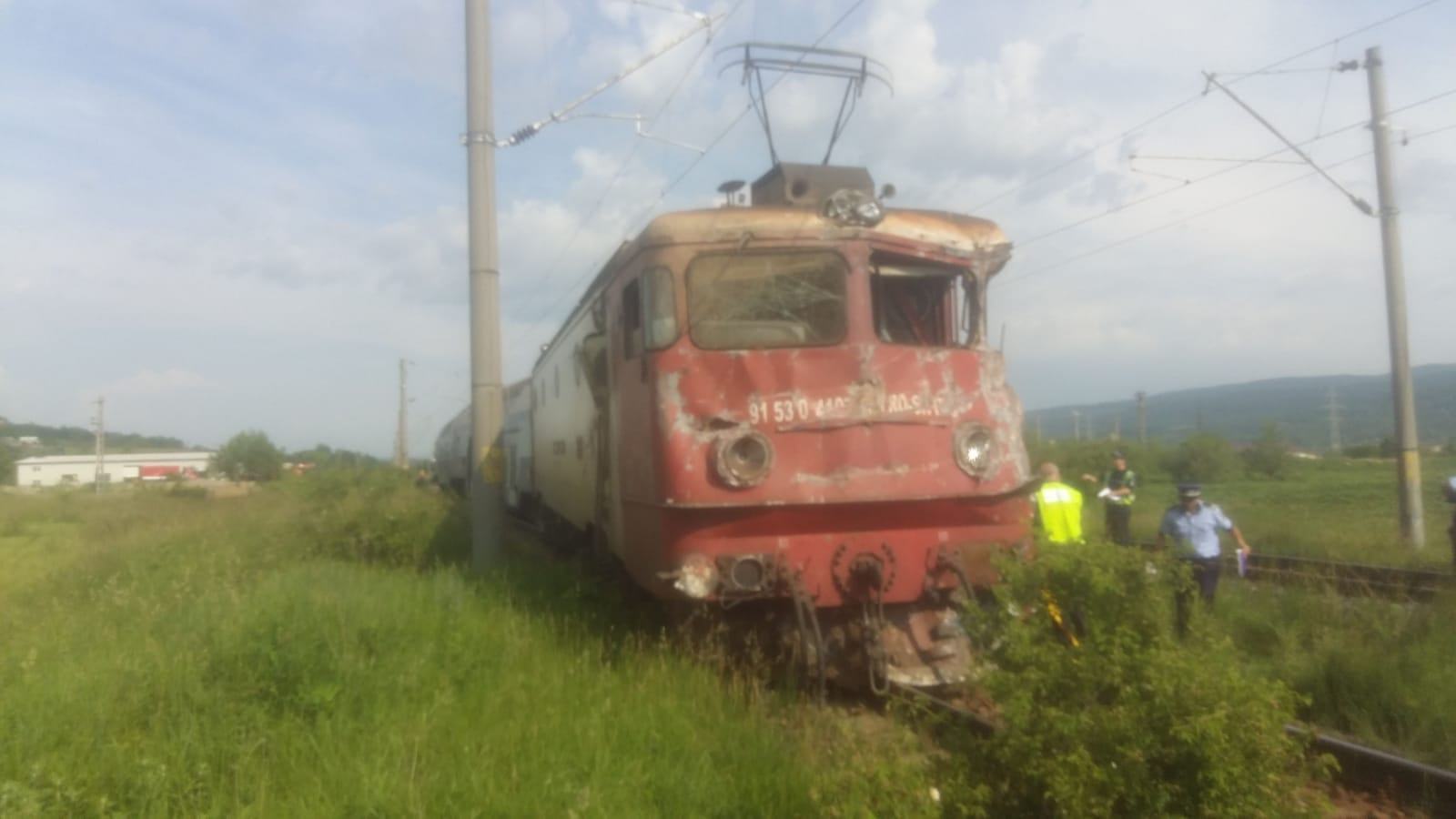 ANIMAȚIE GRAFICĂ cu trenul deraiat după ce a lovit un camion în Bacău - Imaginea 18