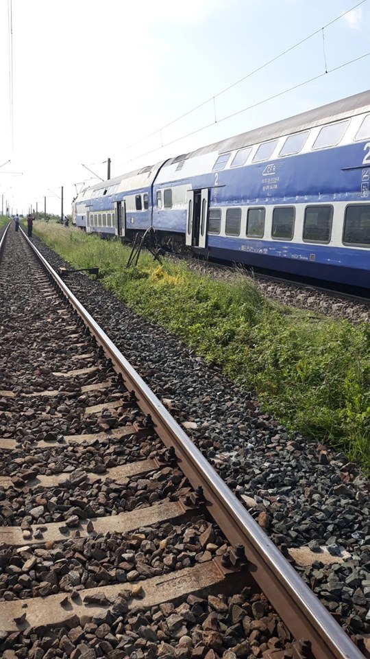 ANIMAȚIE GRAFICĂ cu trenul deraiat după ce a lovit un camion în Bacău - Imaginea 17