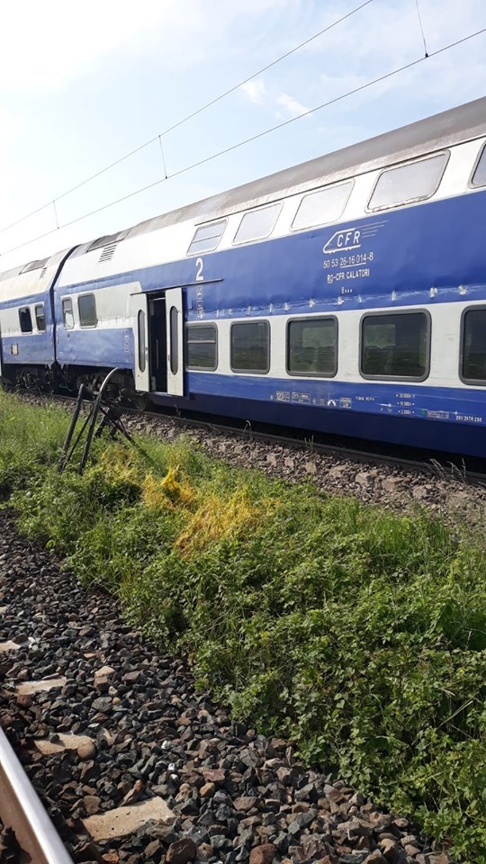 ANIMAȚIE GRAFICĂ cu trenul deraiat după ce a lovit un camion în Bacău - Imaginea 6